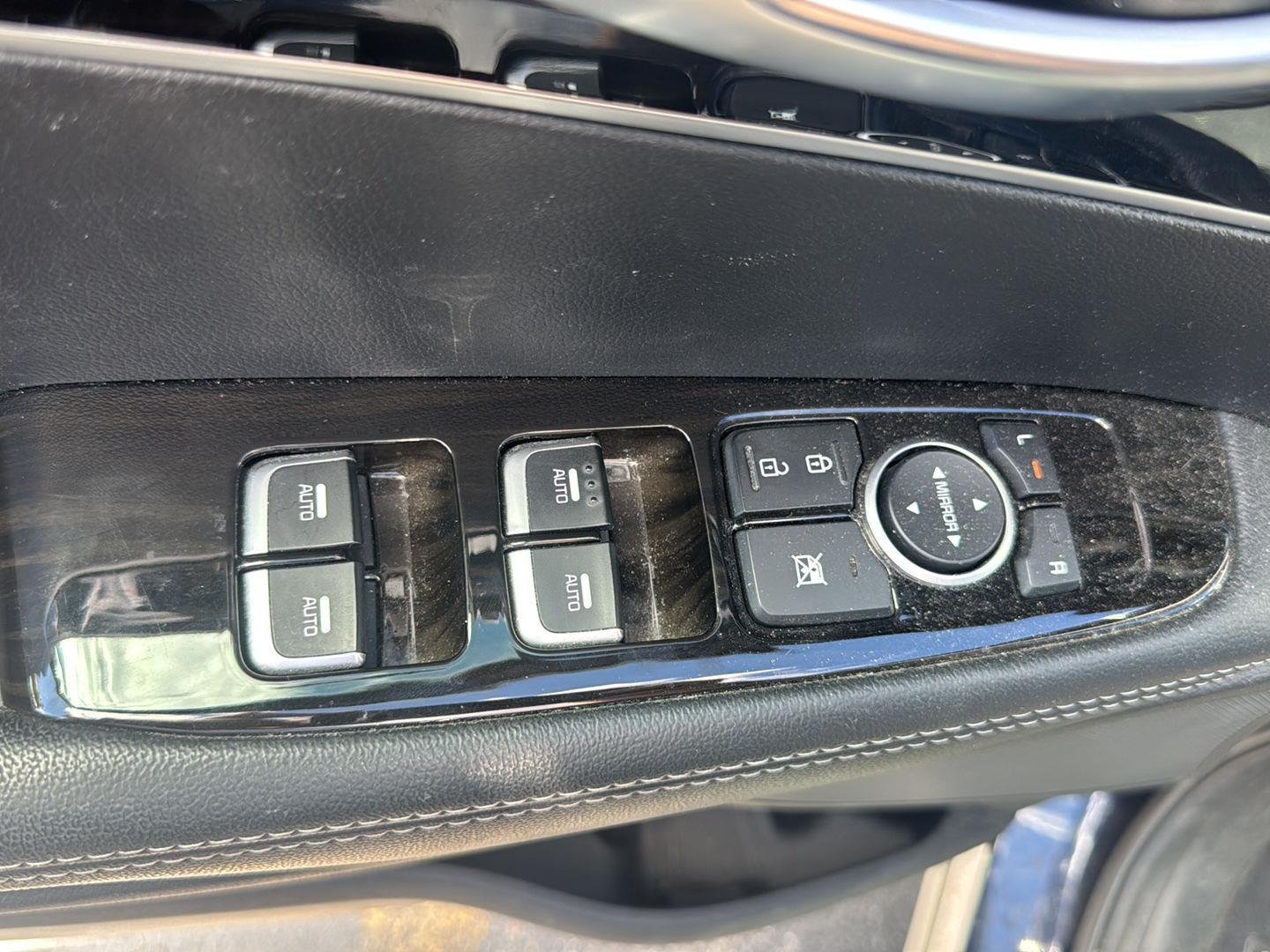 Used 2019 Imperial Blue Kia S V6 image 9