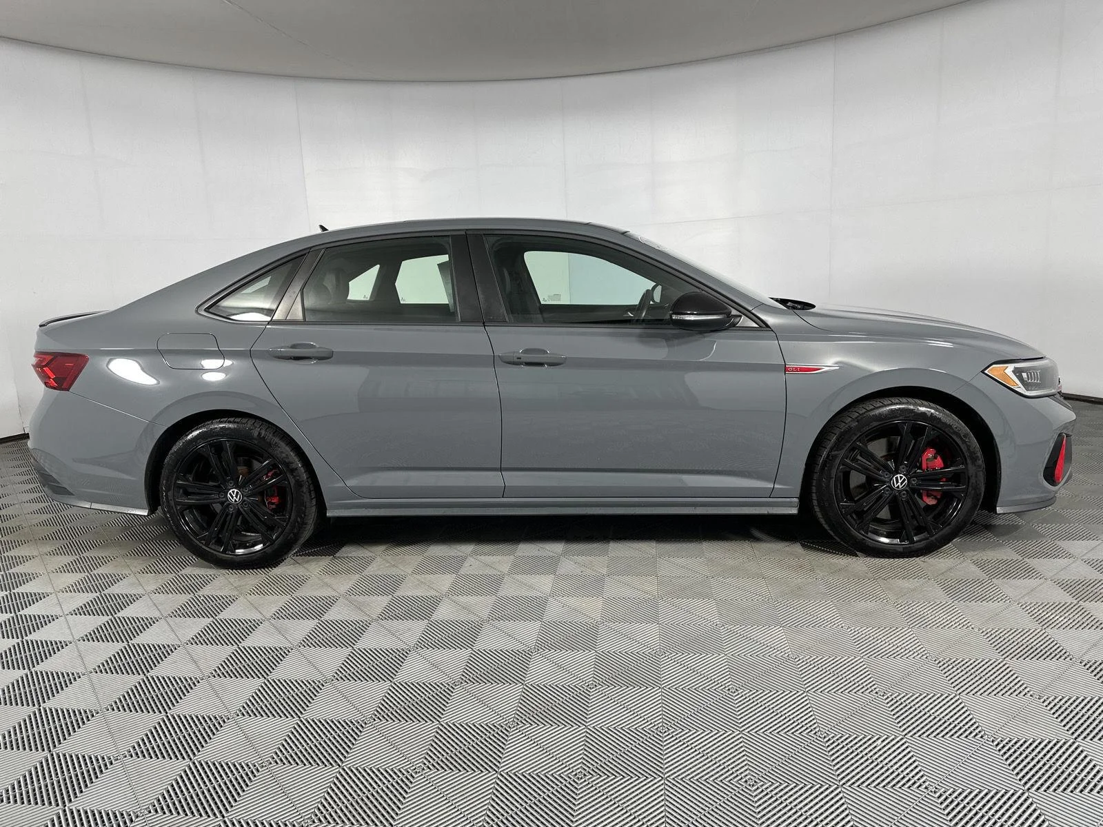 Used 2022 Pure Gray w/Black Roof Volkswagen Autobahn image 27