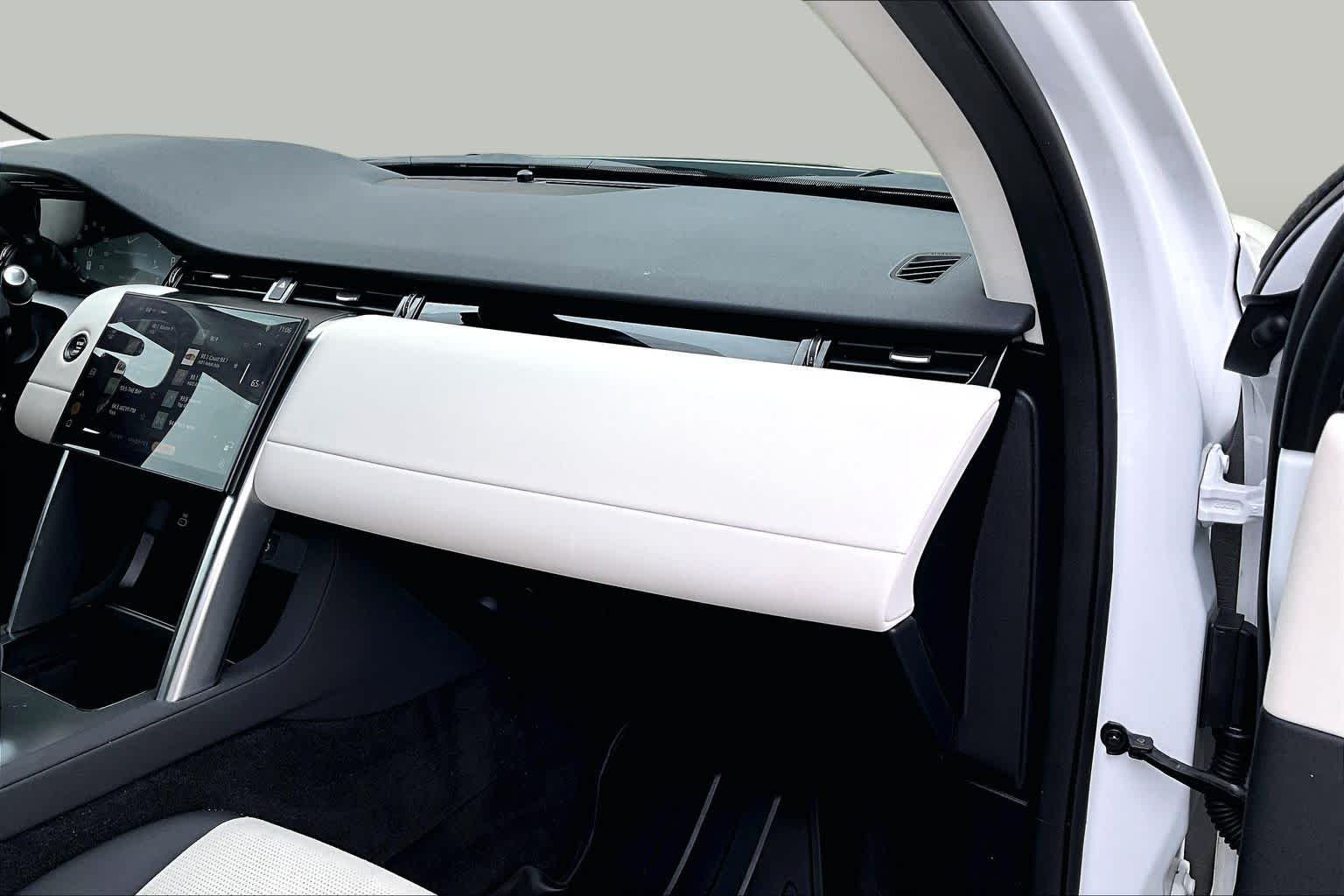 Used 2024 Fuji White Land Rover Core S image 19