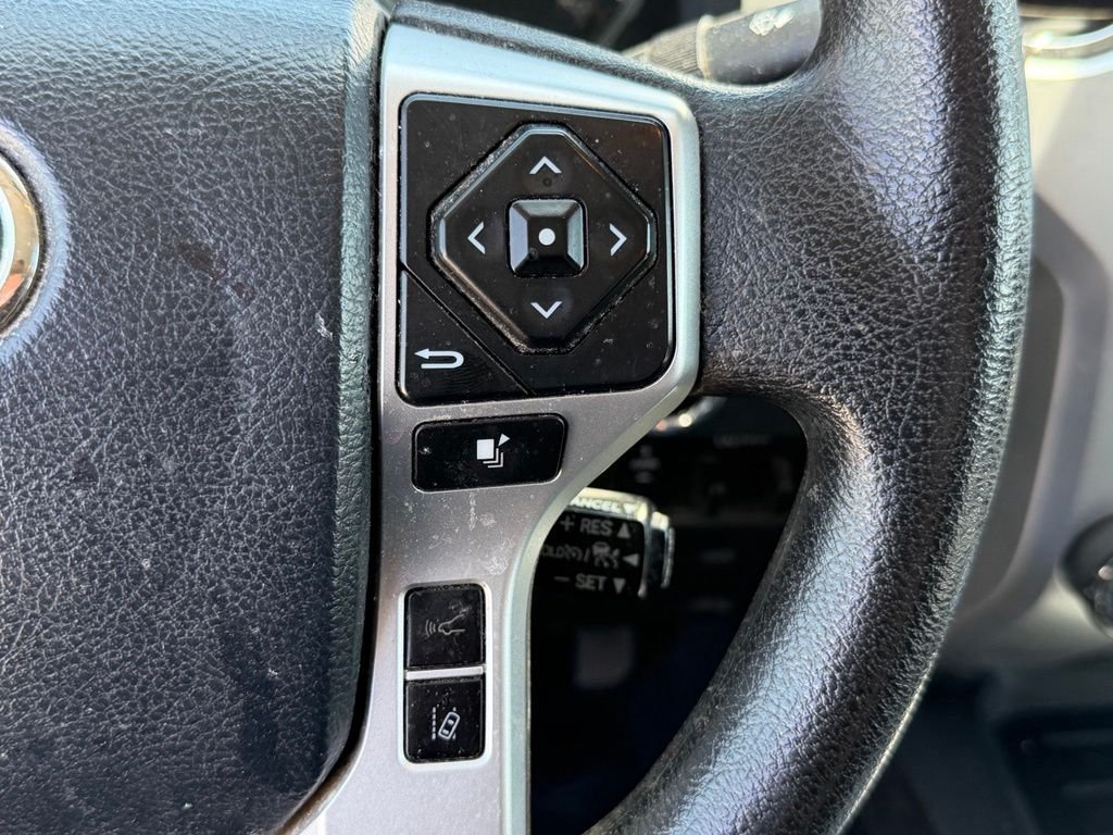 Used 2020 White Toyota SR5 image 15