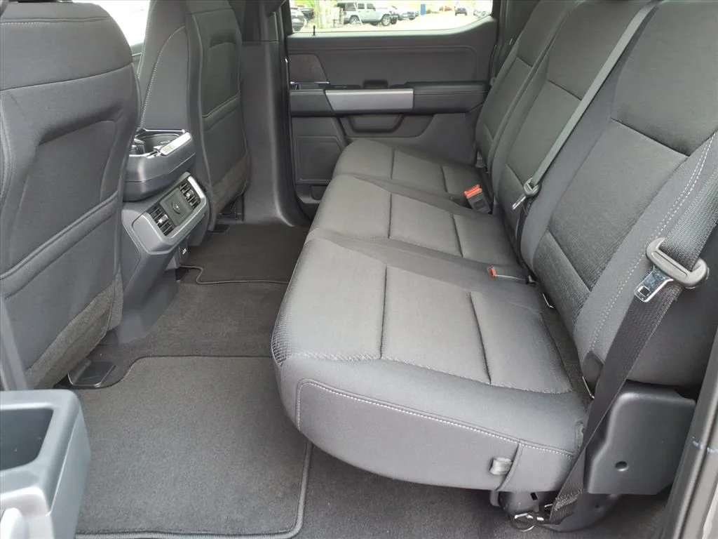 New 2026 Carbonized Gray Metallic Ford XLT image 5