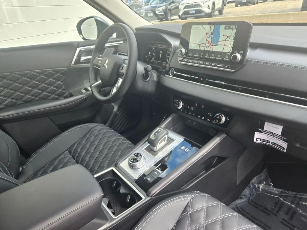 2025 Mitsubishi Outlander Plug-in Hybrid SEL - Photo 6