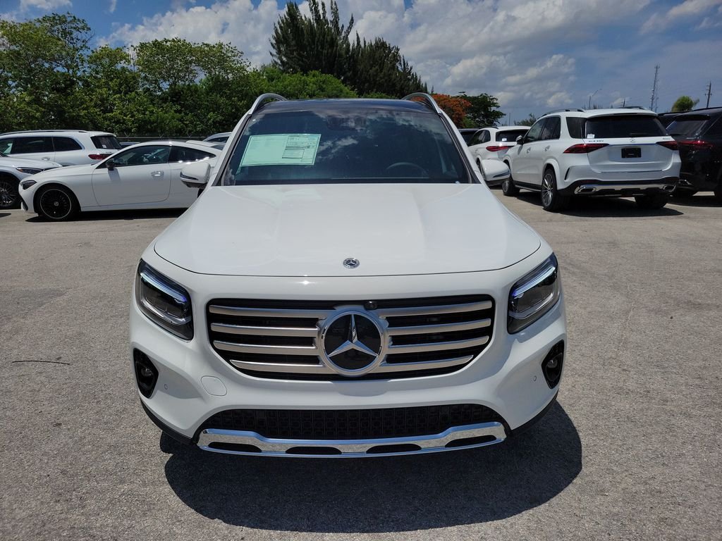 New 2026 Polar White Mercedes-Benz GLB 250 image 2