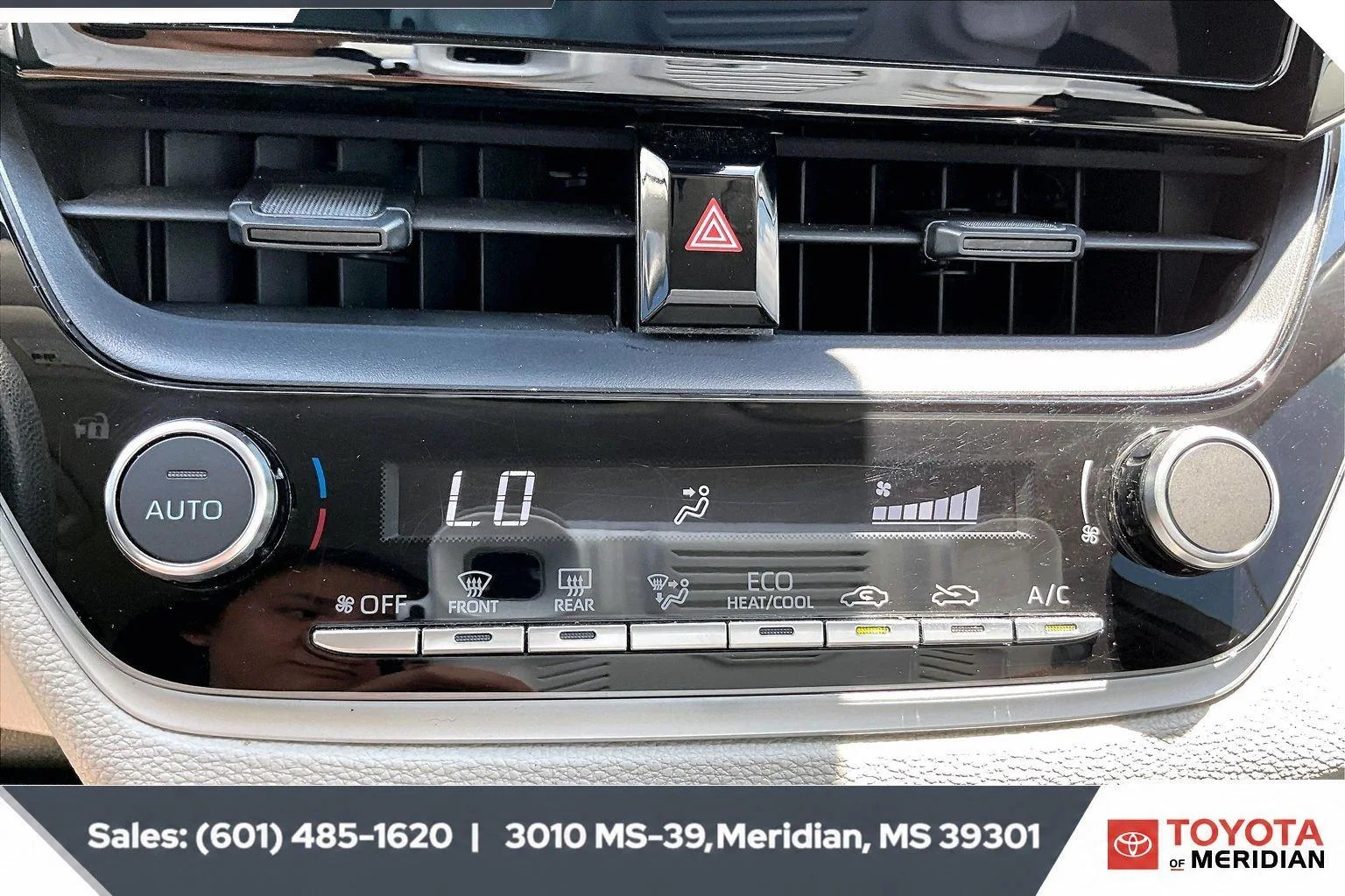 Used 2023 Ice Cap Toyota LE image 22