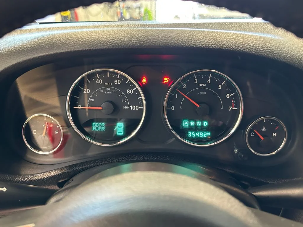 Used 2018 Red Jeep Sahara image 24