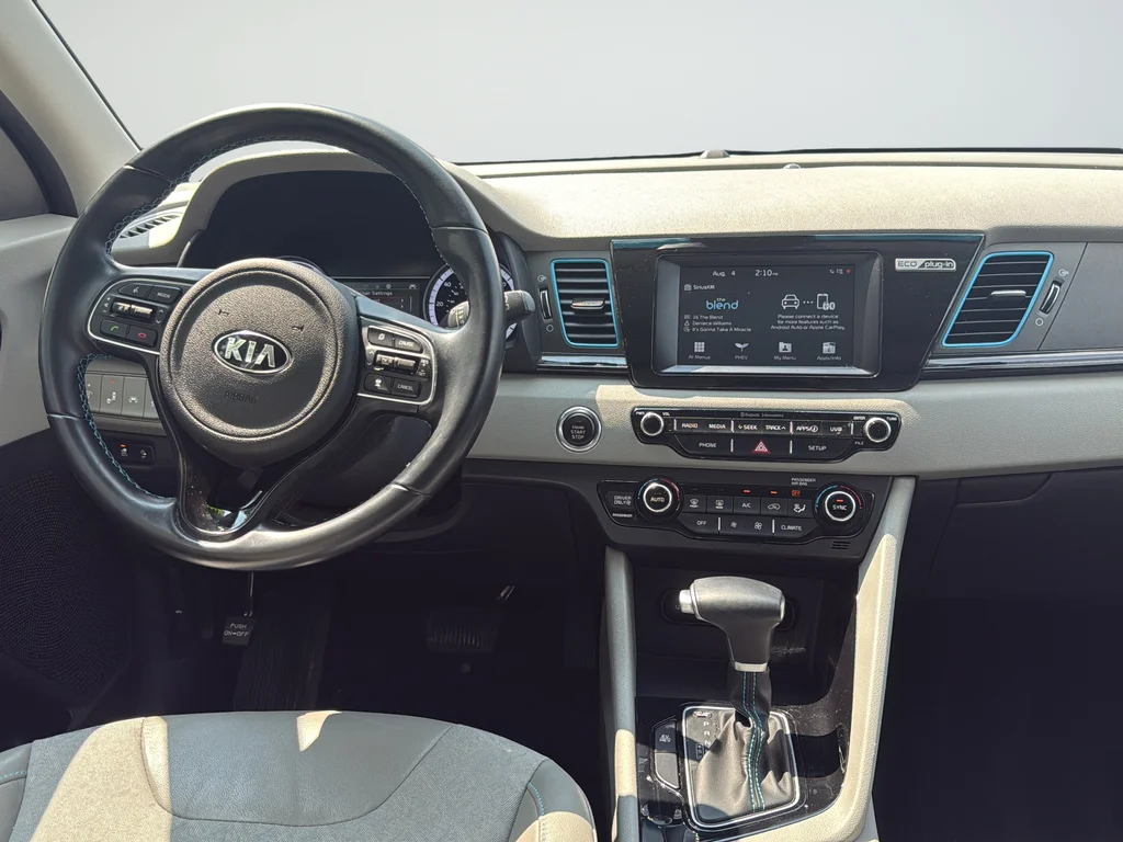 Used 2019 White Kia EX image 11