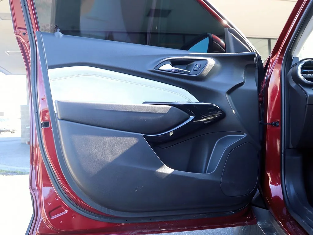 2025 Chevrolet Trax LT - Photo 9