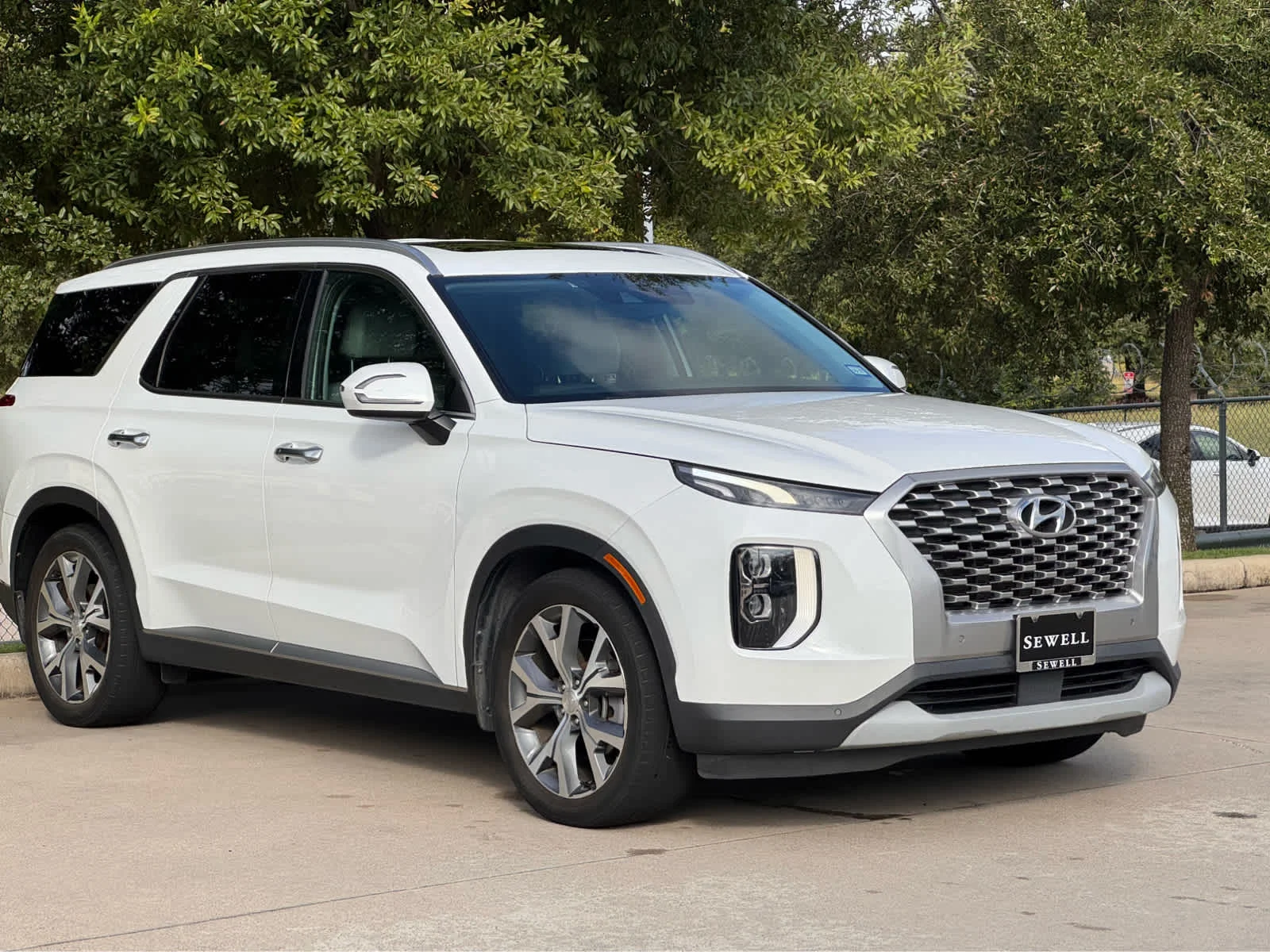 Used 2022 Hyper White Hyundai SEL image 3
