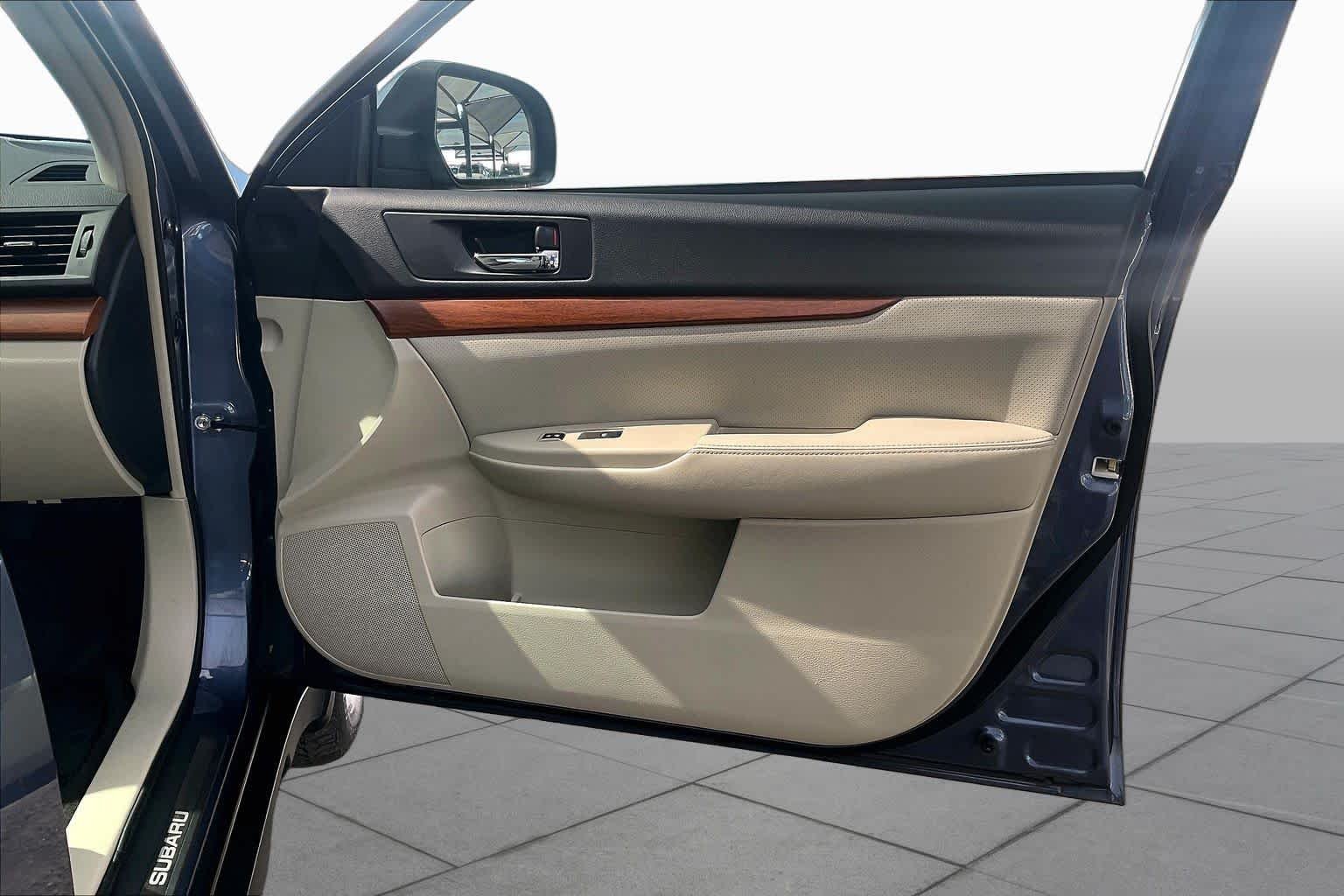 Used 2014 Twilight Blue Metallic Subaru 2.5i Limited image 23
