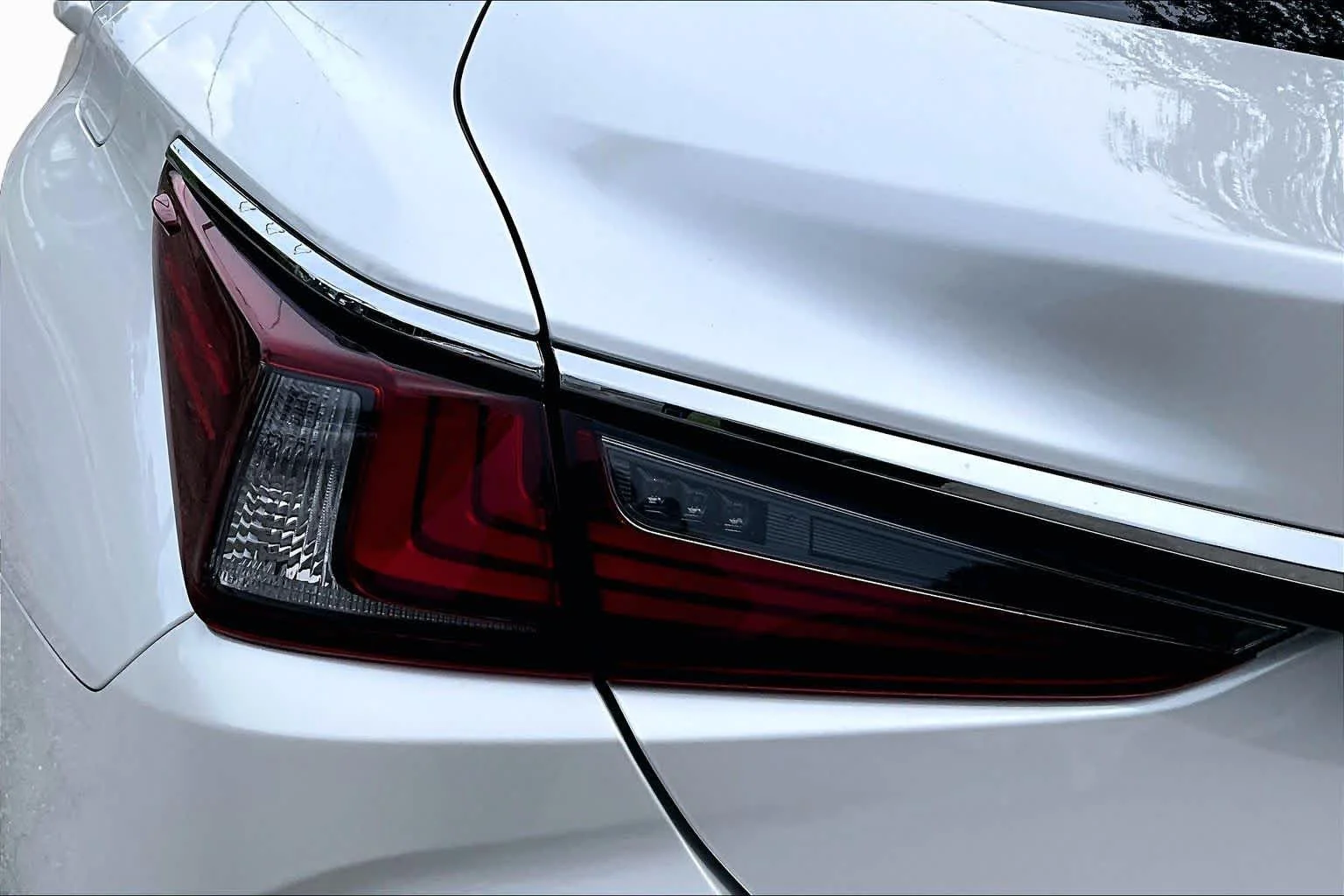 Used 2025 Eminent White Pearl Lexus  image 29