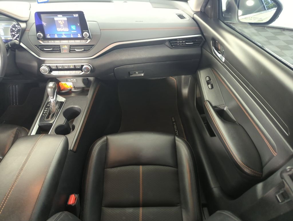 Used 2021 White Nissan 2.5 SR image 16
