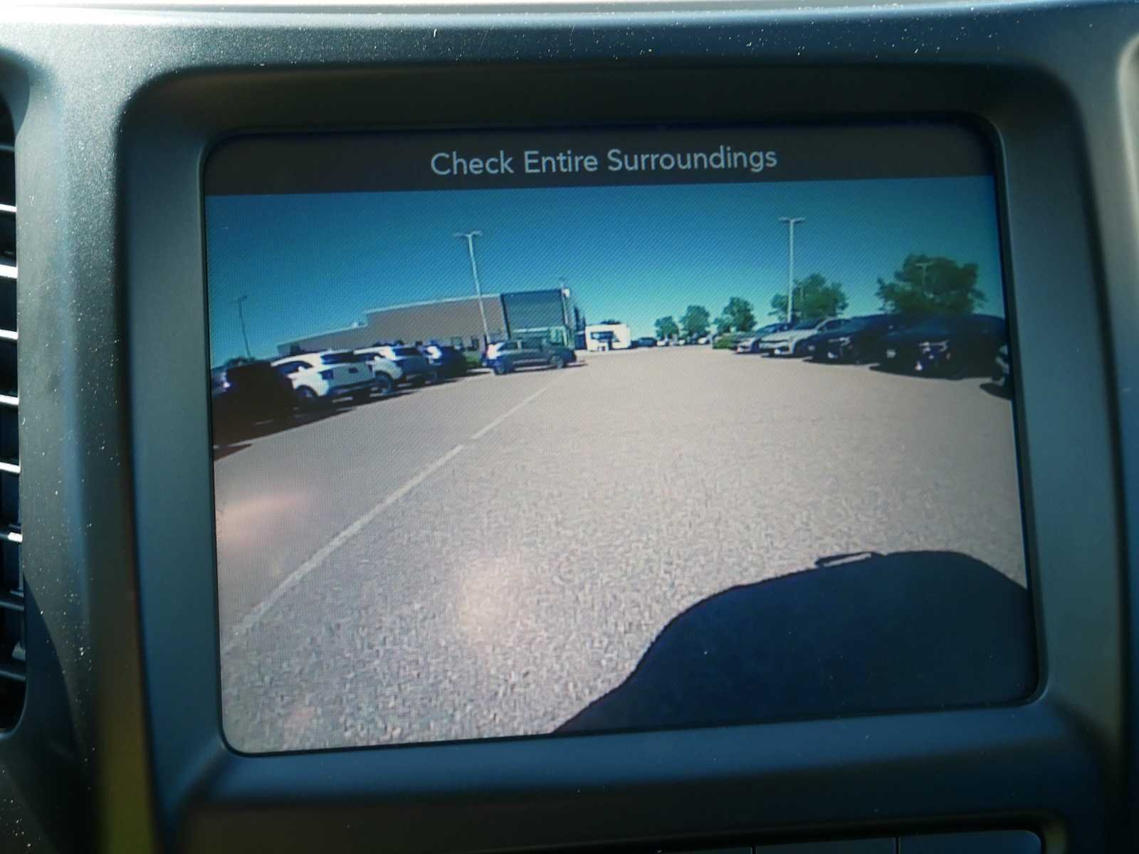 Used 2015 Bright White Clearcoat Jeep Latitude image 18
