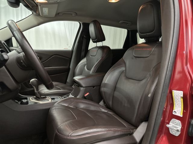 Used 2015 Red Jeep Trailhawk image 15