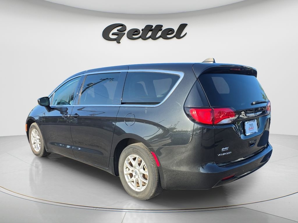 Used 2023 Black Chrysler LX image 6