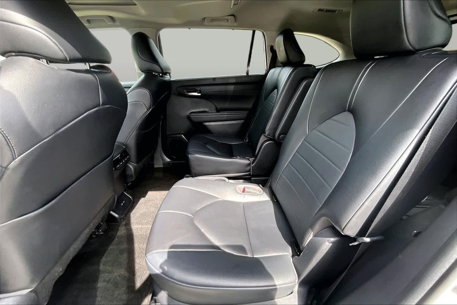 Used 2023 Wind Chill Pearl Toyota XLE image 20
