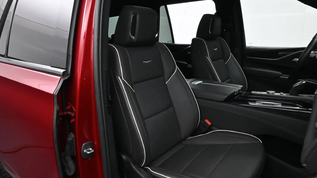 Used 2023 Red Cadillac Sport image 17