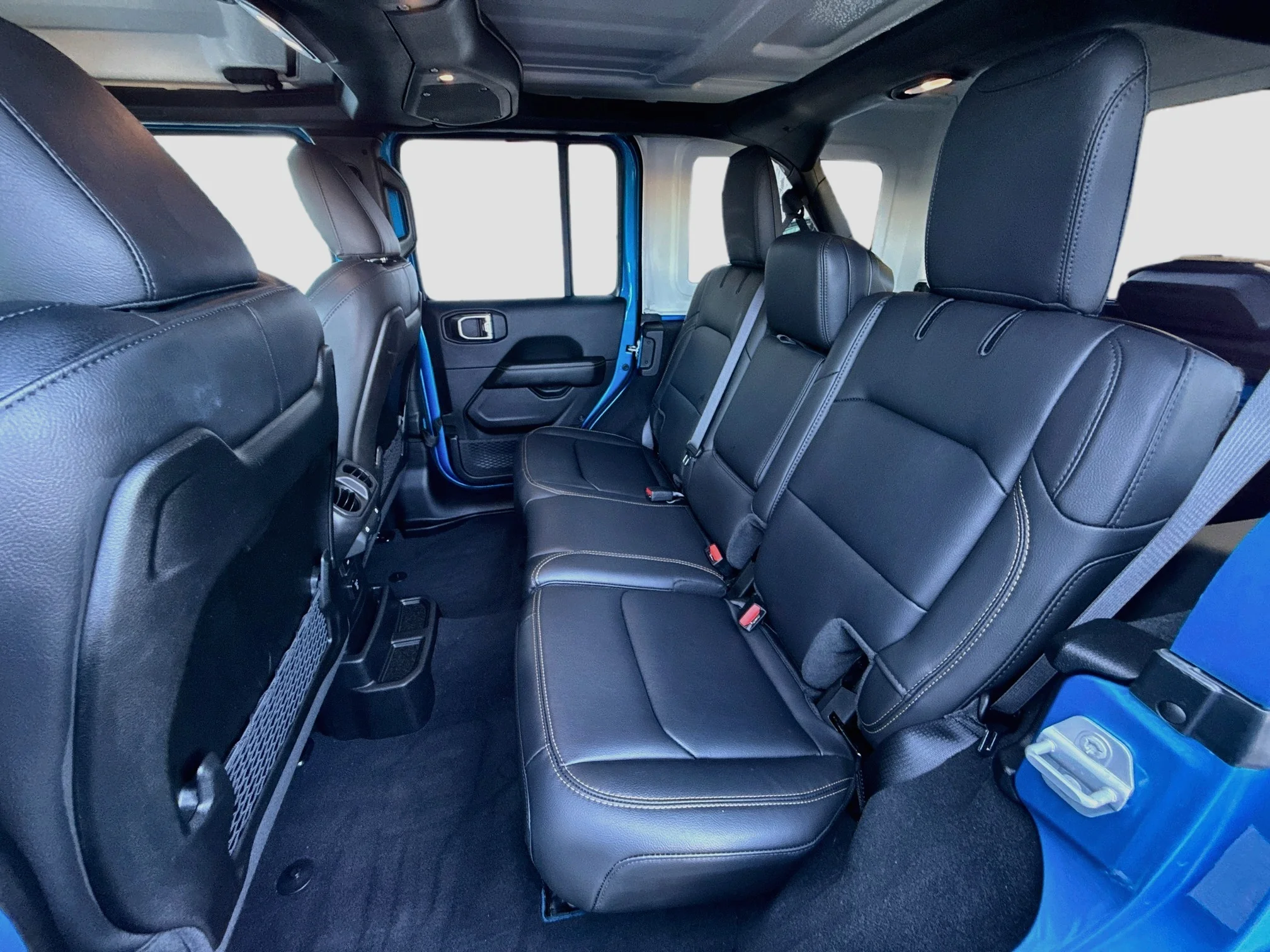 Certified Used 2025 Hydro Blue Pearlcoat Jeep Sahara image 25