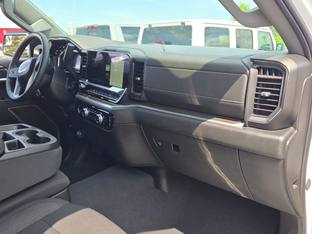 Used 2024 White GMC Elevation image 8
