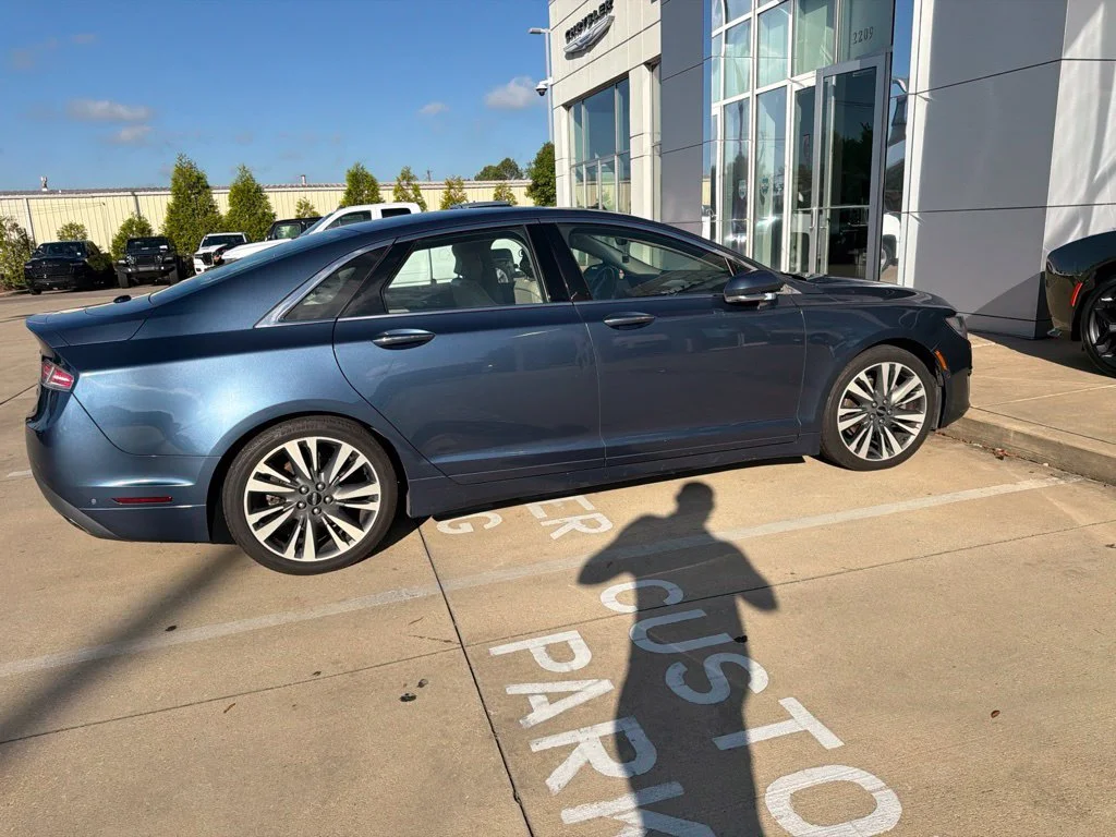 Used 2019 Blue Lincoln Reserve image 20