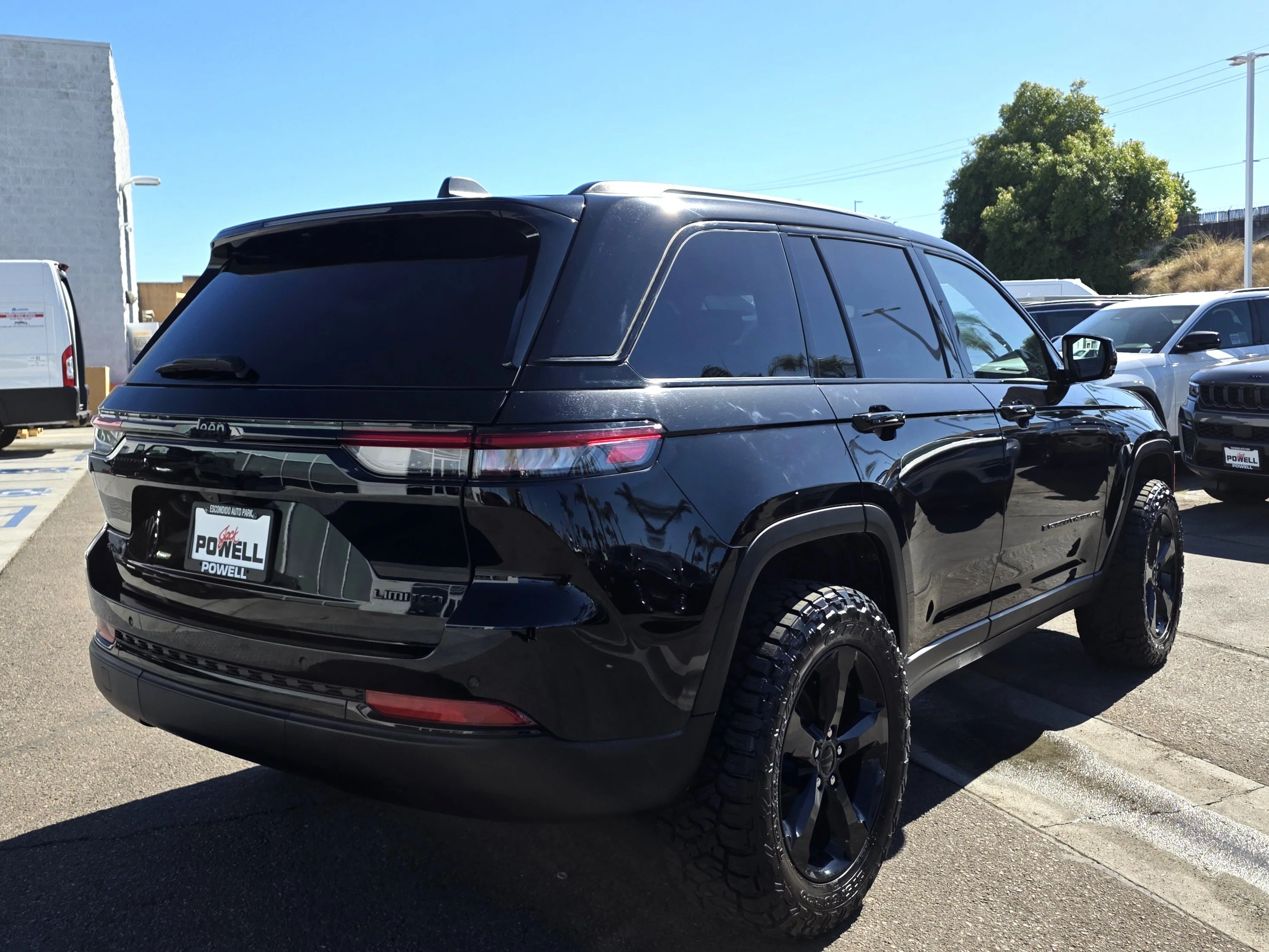 Certified Used 2023 Diamond Black Jeep Limited image 5