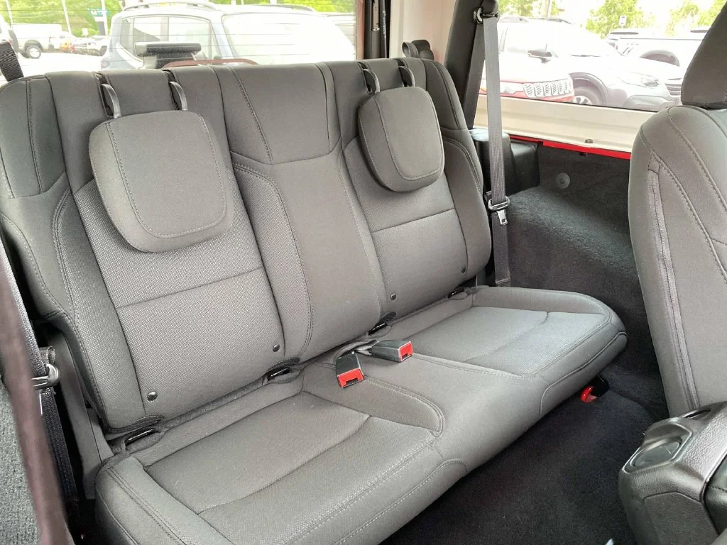 Used 2022 Red Jeep Sport S image 24