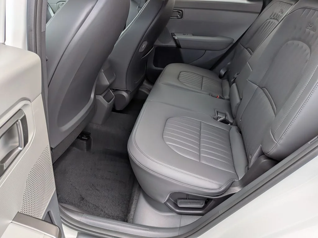 New 2027 Snow White Pearl Kia X-Line S image 47