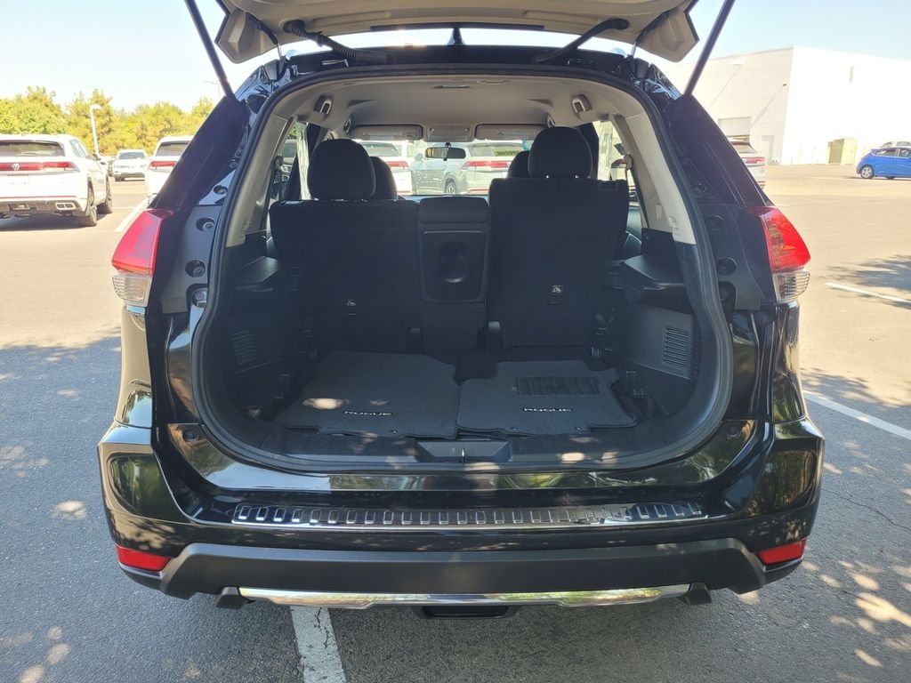 Used 2018 Black Nissan S image 27
