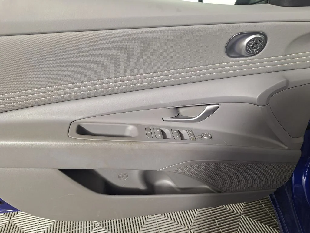 Used 2025 Intense Blue Hyundai SEL Convenience image 31