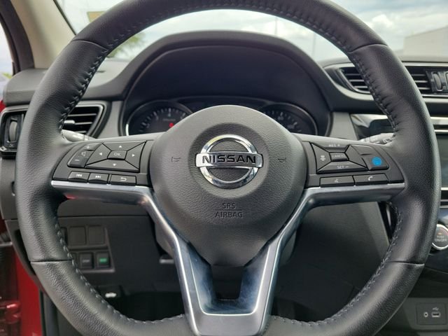 Used 2022 Red Nissan SV image 20