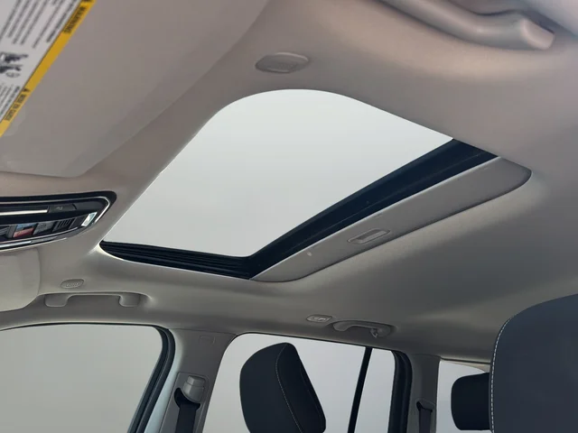 Used 2024 White Jeep Laredo X image 19