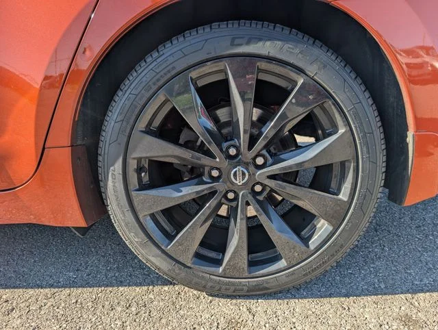 Used 2019 Orange Nissan Platinum image 29