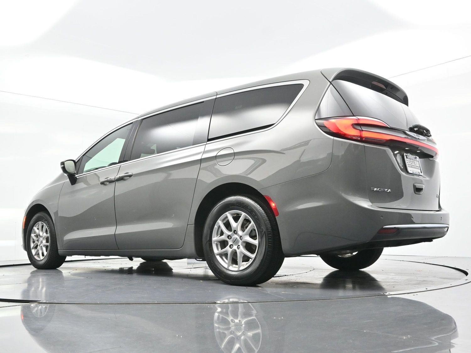 Used 2025 Gray Chrysler Select image 75