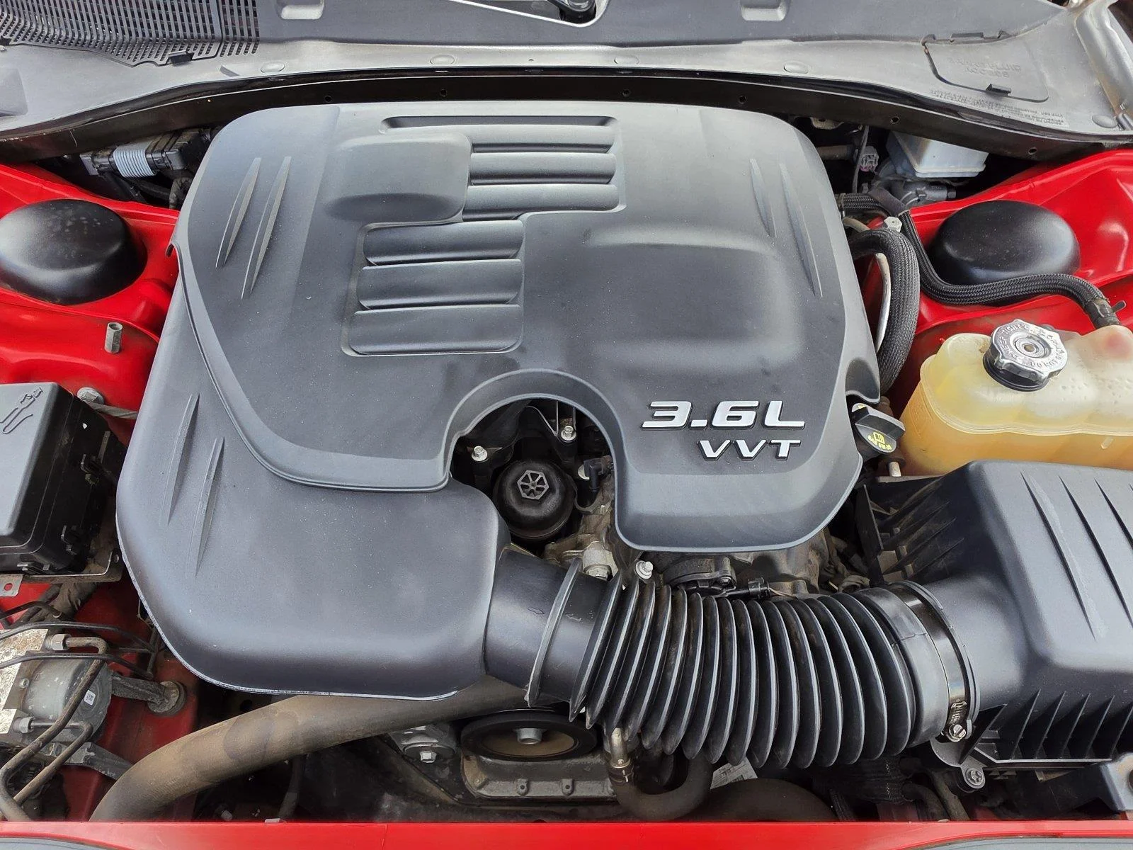 Used 2022 Torred Clearcoat Dodge SXT image 29