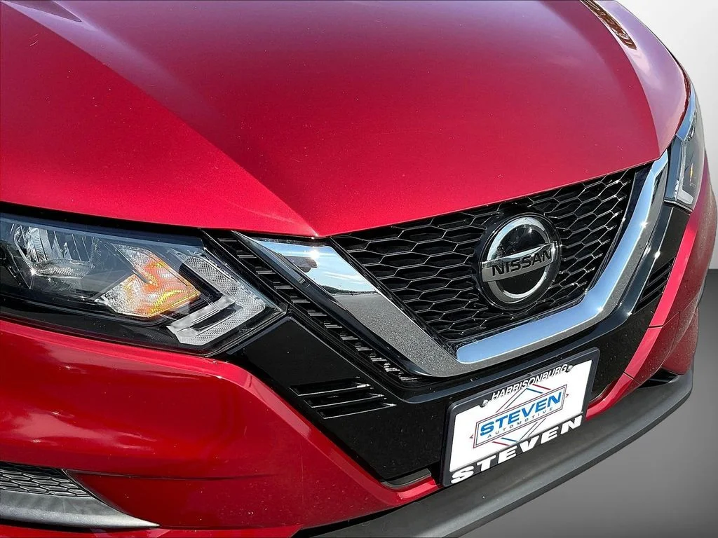 Used 2021 Scarlet Nissan SV image 35