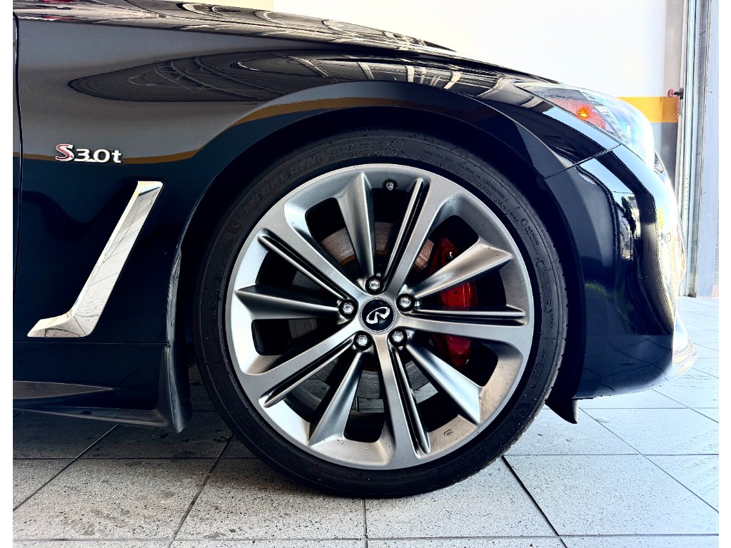 Used 2018 Black Obsidian INFINITI RED SPORT 400 image 5