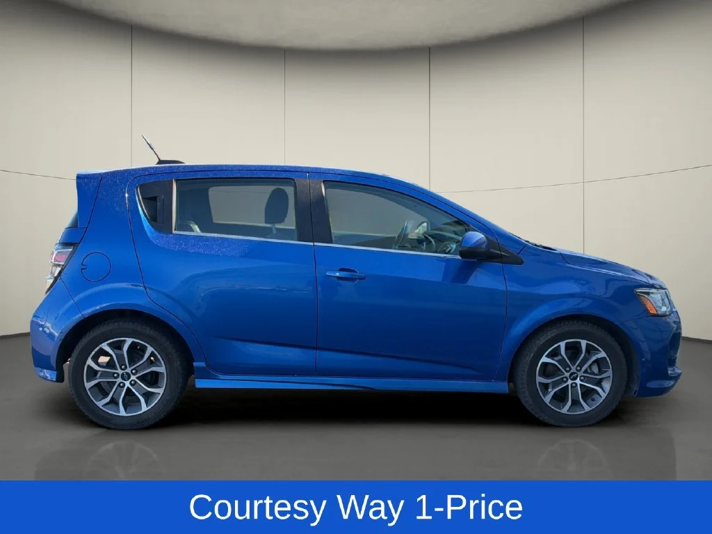 Used 2019 Blue Chevrolet LT image 11