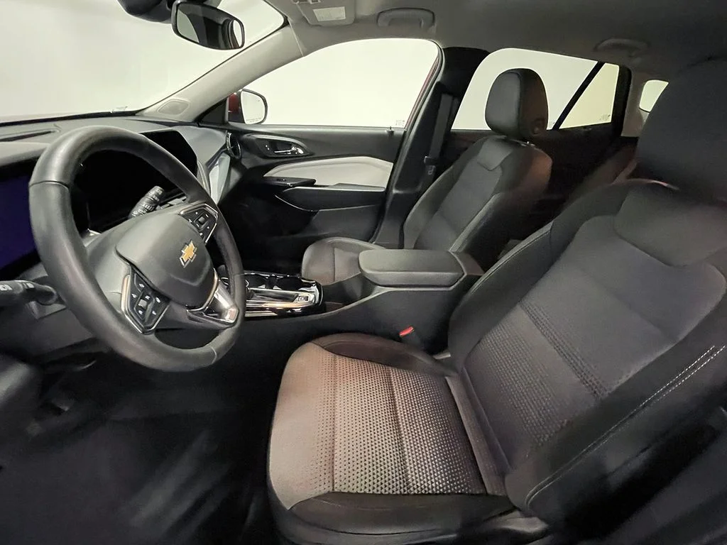 Used 2025 Red Chevrolet LT image 3