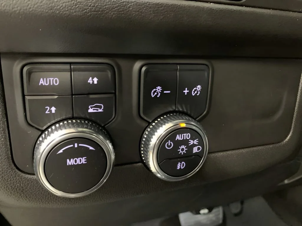 2023 GMC Yukon SLT - Photo 31