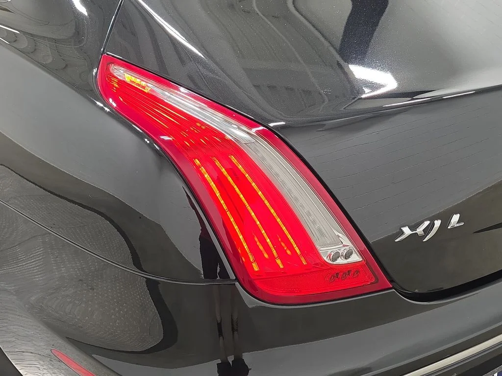 Used 2014 Ebony Jaguar XJL Portfolio image 32