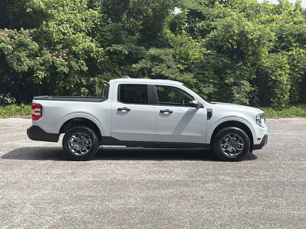 New 2026 Space White Metallic Ford XLT image 40