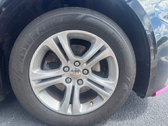 Used 2016 Silver Dodge SE image 4