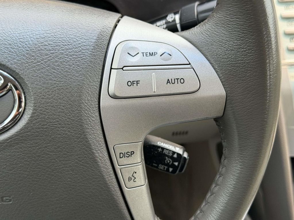 Used 2007 White Toyota Base image 10