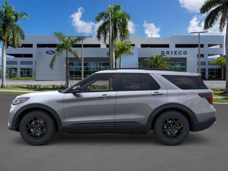 New 2026 Carbonized Gray Metallic Ford Tremor® image 27