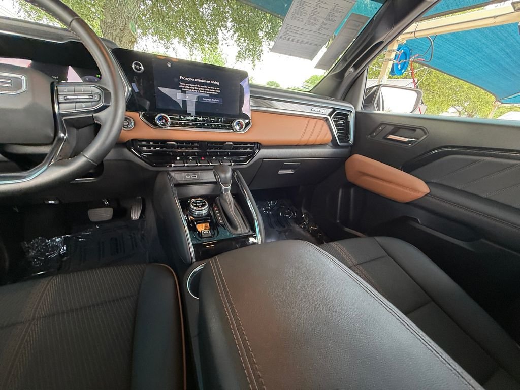 Used 2025 White GMC AT4 image 15