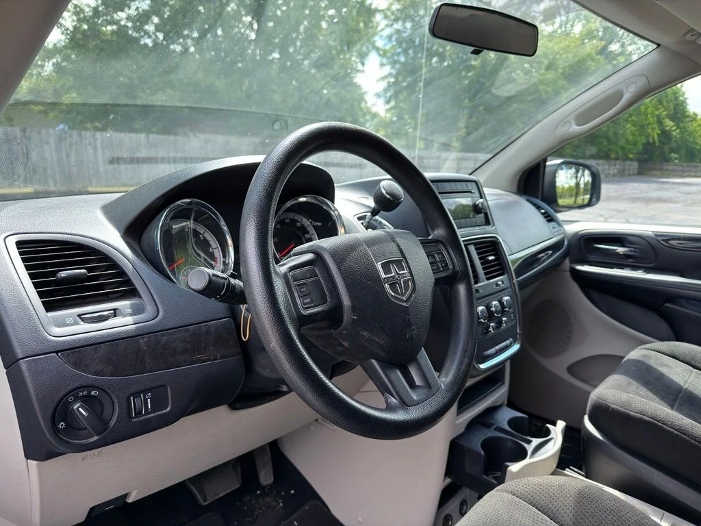 Used 2013 White Dodge SE image 3