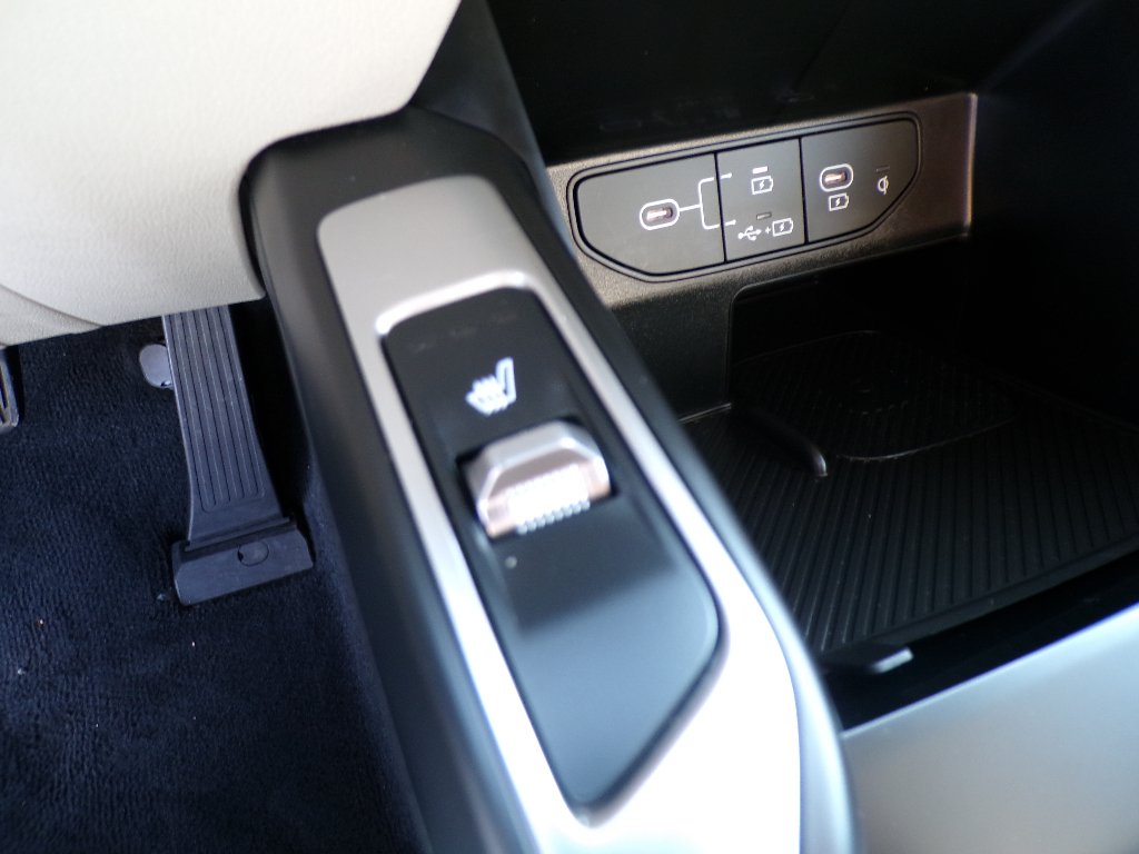Used 2024 Jungle Green Kia X-Line EX image 24