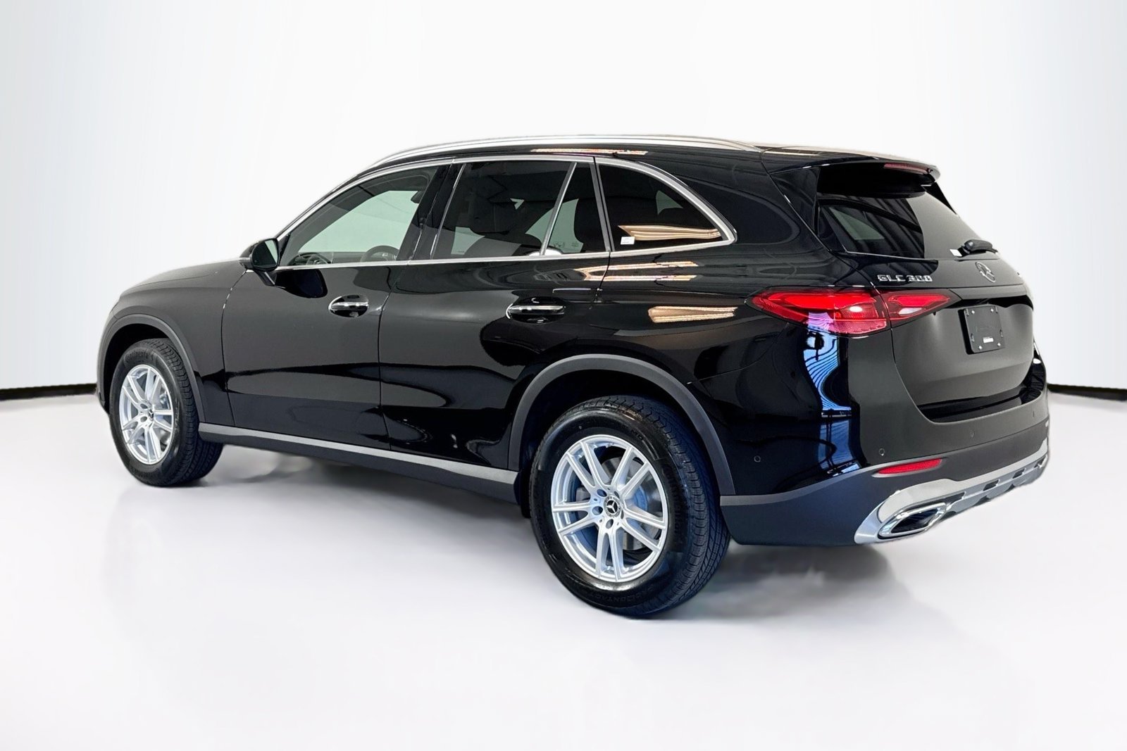 New 2026 Black Mercedes-Benz GLC 300 image 7