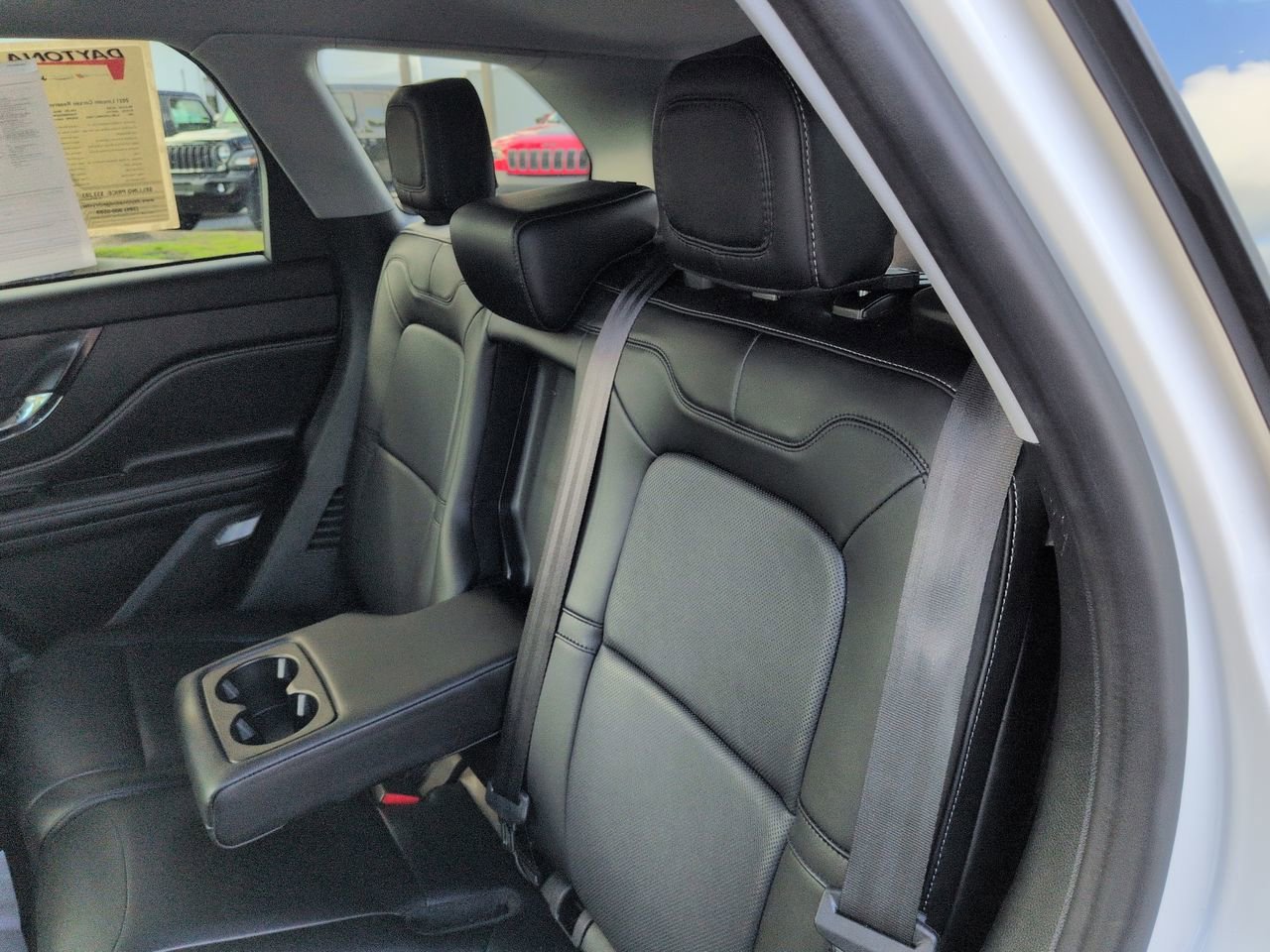 Used 2021 White Lincoln Reserve image 13