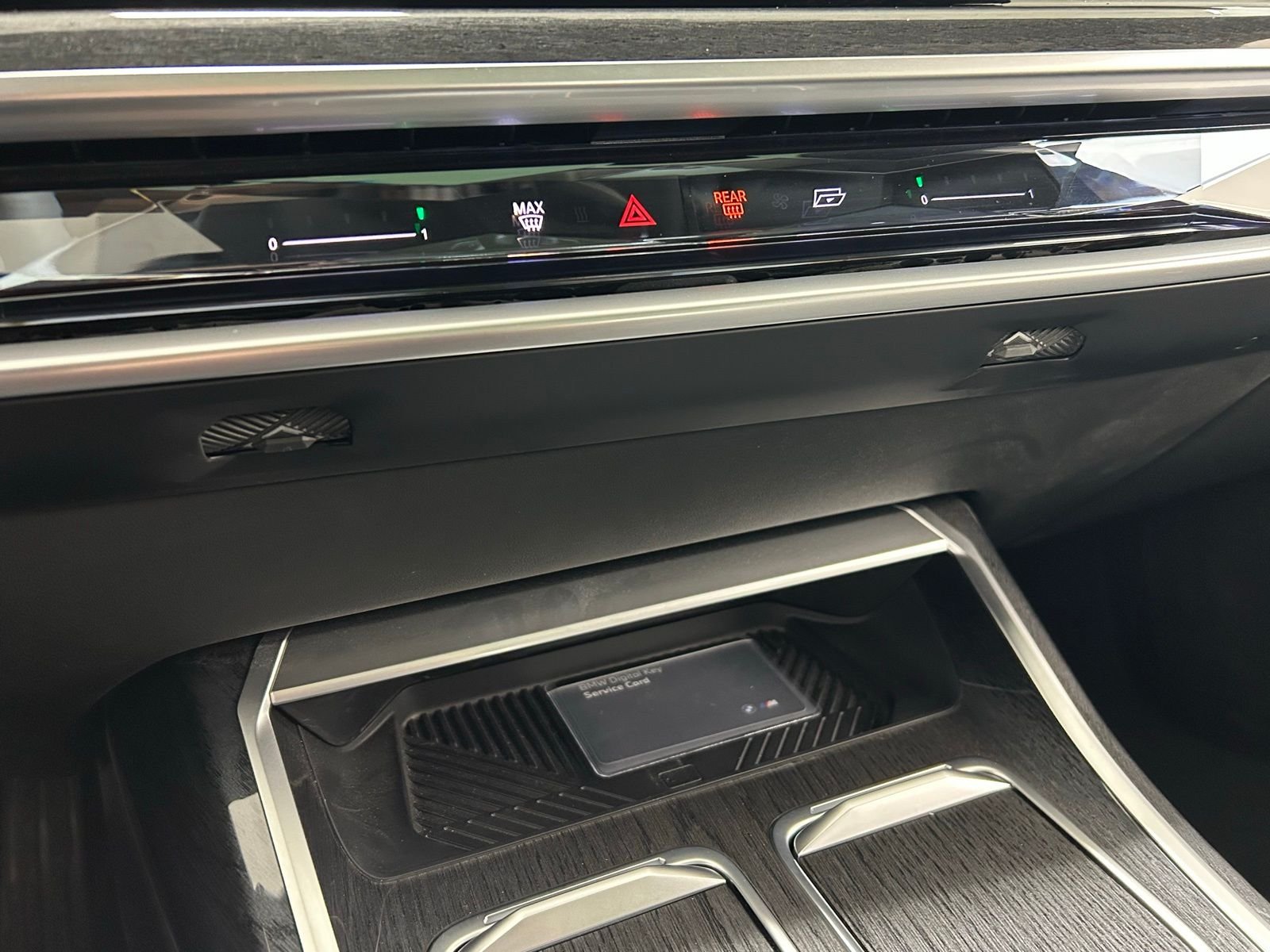 New 2026 Mineral White Metallic BMW 750e xDrive image 19