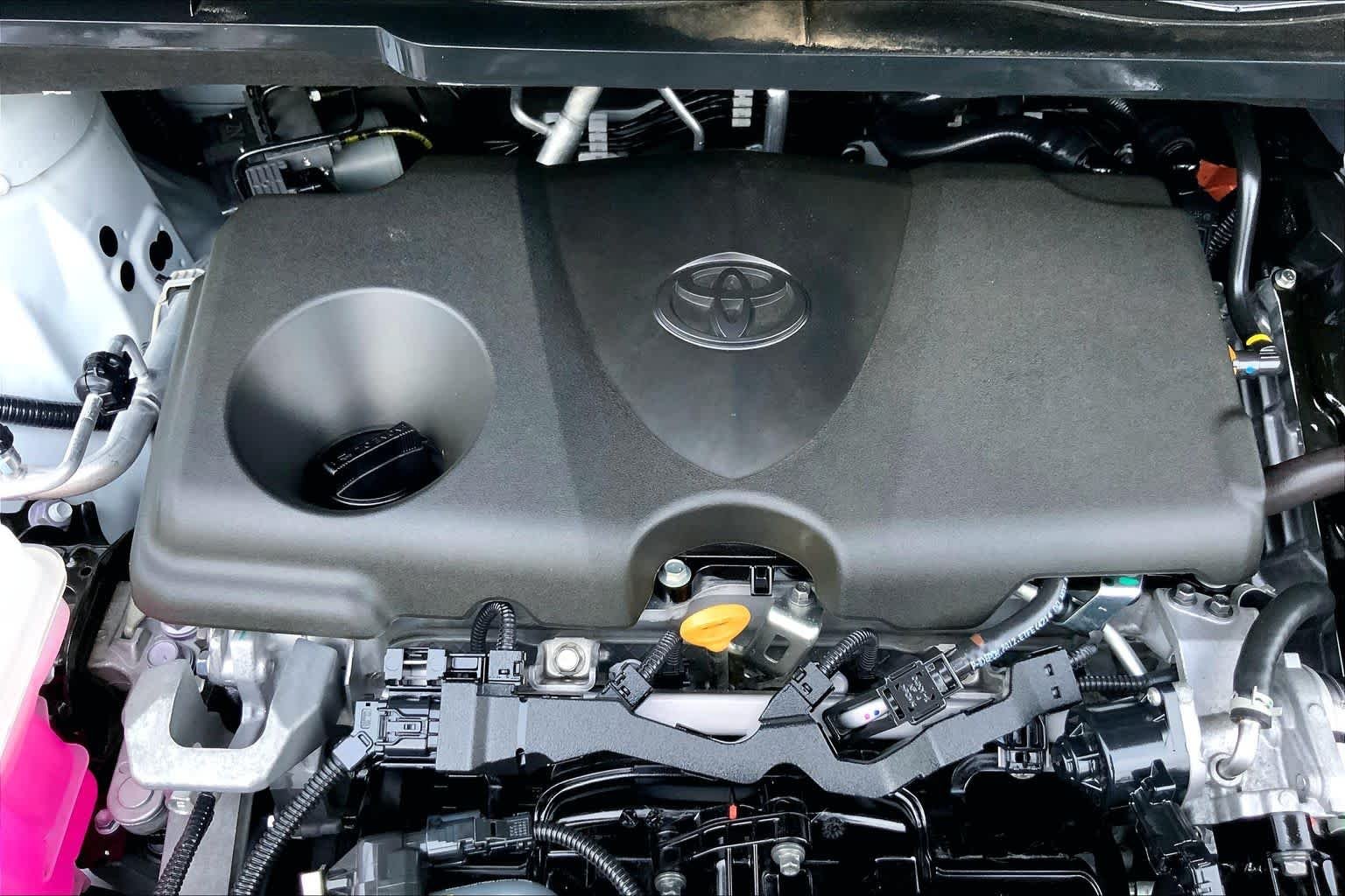 Used 2024 Wind Chill Pearl Toyota XLE image 32
